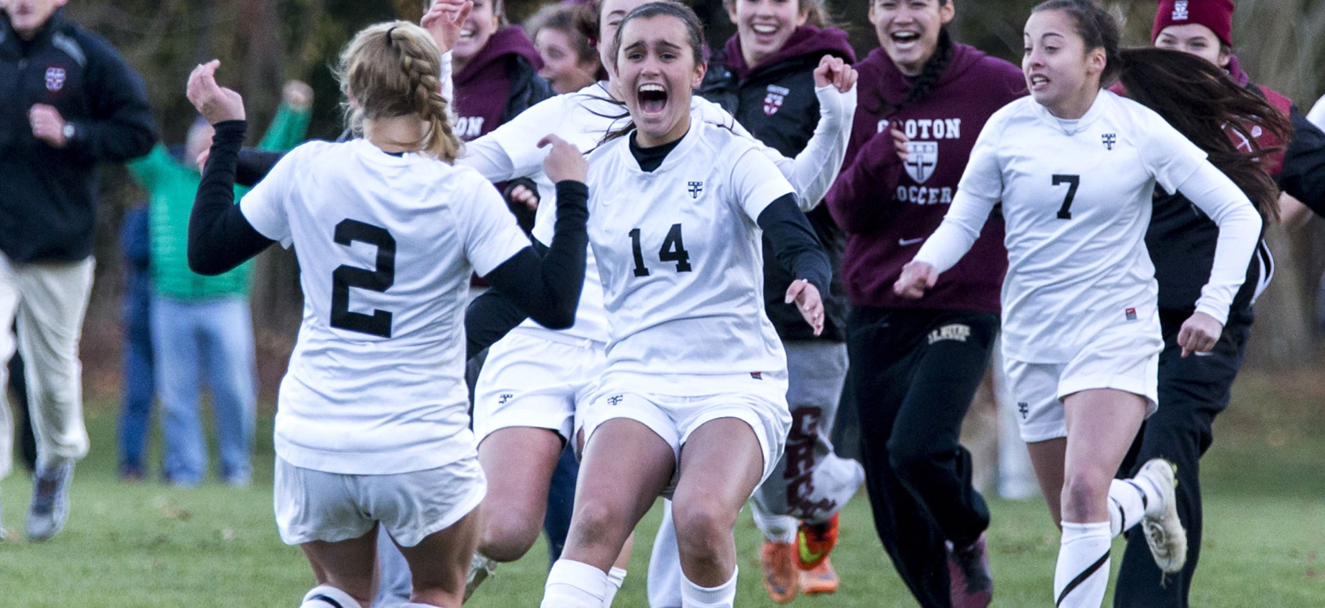 Alumni and Friends Return to Campus With Cards